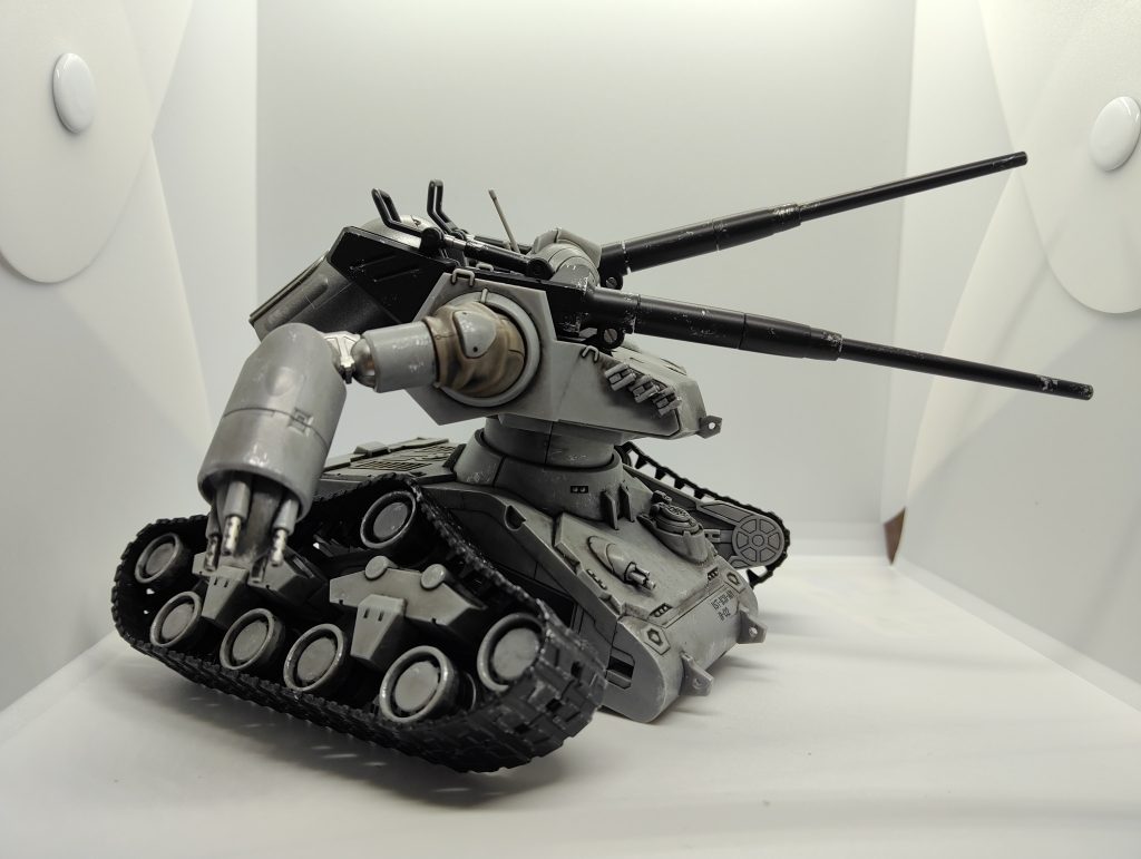 本体は成形色で、他部分塗装帰省してきた弟と飲みながらウェザリングしました。