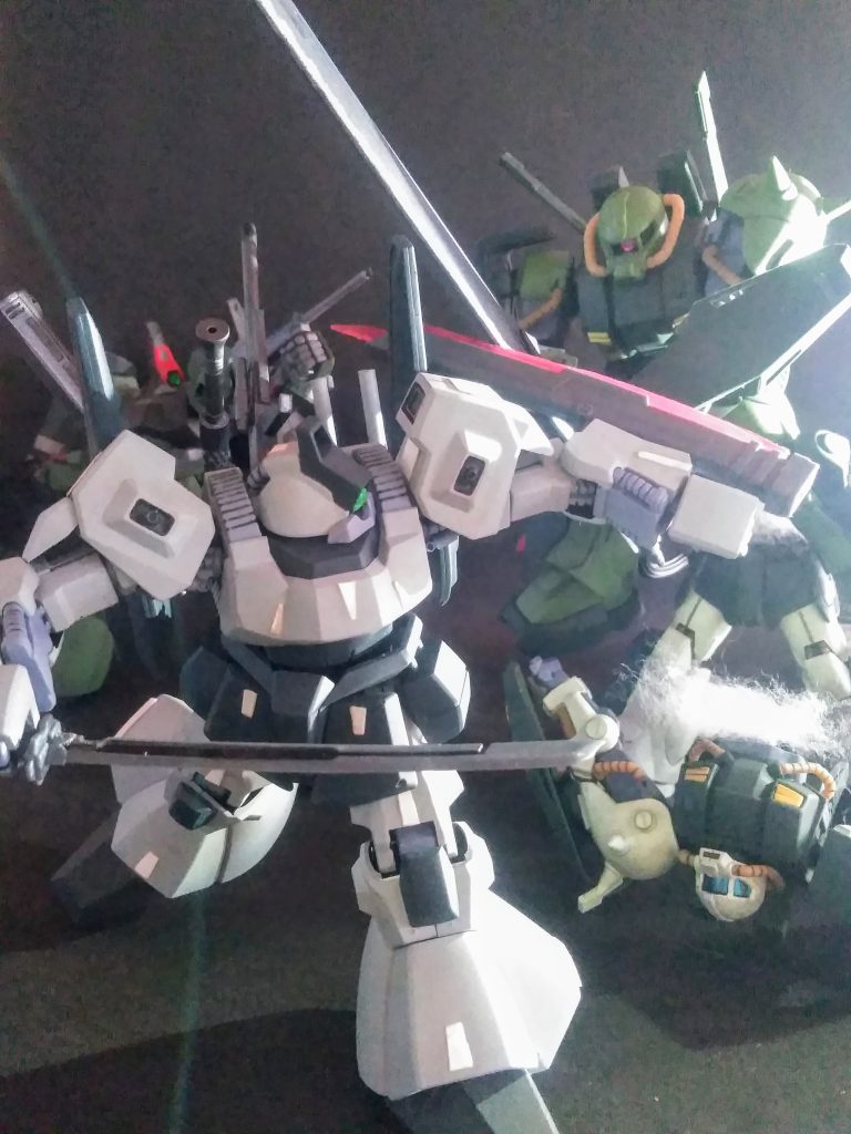 コンナ感じでダラッと実行です 😁🎵🎶 『リック ディアス』はいつ頃から戦場に投入されてイタのかな❓🙄なんて 考えたので、チョッと調べて🕵️ミタノですが・・・明確な答えは｢UP主｣には見付けられませんでした 😟 💨『ガンダム Mk-Ⅱ』と同時期が大体の解答 🤔0087 年 1 月 20 日が『Mk-Ⅱ』のロールアウトした日にちらしいです 😌一説には 2 月30 日が『リック ディアス』のロールアウトした日なんて、記載もありましたが 😅💦30日❓🤨 流石は『宇宙世紀』🤣🤣🤣  さて、HGUC黎明期？に登場したこのキット 😚🎵可動域は・・・う～ん⤵️・・・プレバン製も変わらず ⤵️デザインは・・・可もなく不可もなくなアレンジ⤴️⤴️ (UP主基準)組み立て易さは・・・黎明期の何時ものパターン⤵️⤵️⤵️ 改修キットは努力を感じる⤴️⤴️⤴️拡張性は・・・アイディア次第⤴️⤴️⤴️⤴️ こんな雰囲気のキットです 😏ｼｮｷﾒﾝﾀﾞｼﾈ此はアクマで｢UP主｣の感想ですから 😚ﾟ+.ﾟ(´▽`人)ﾟ+.ﾟｶﾝｼﾞｶﾀﾊ,ﾋﾄｿﾚｿﾞﾚ! 今回は『ガンダム Mk-Ⅱ』登場まで後少しの『 エゥーゴ側』 😆🙌🙌またもやダラダラと実行致しましたが、生温く見守って頂ければ幸いです 🤗 ヤレヤレ ┐(-。-;)┌ コノ先ドウナル事やら o(｀^´*)