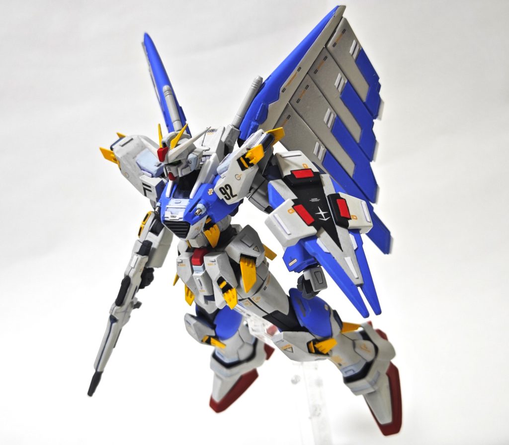 飛行姿勢。フリーダムガンダムにも似ている気がする。