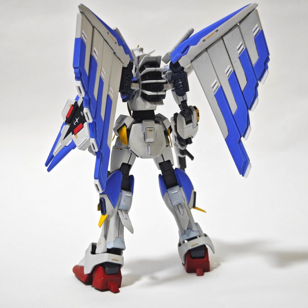 後ろ姿 本体部分は、ガンダムF91 そっくりウイングはシェルフ•ノズルの発展型