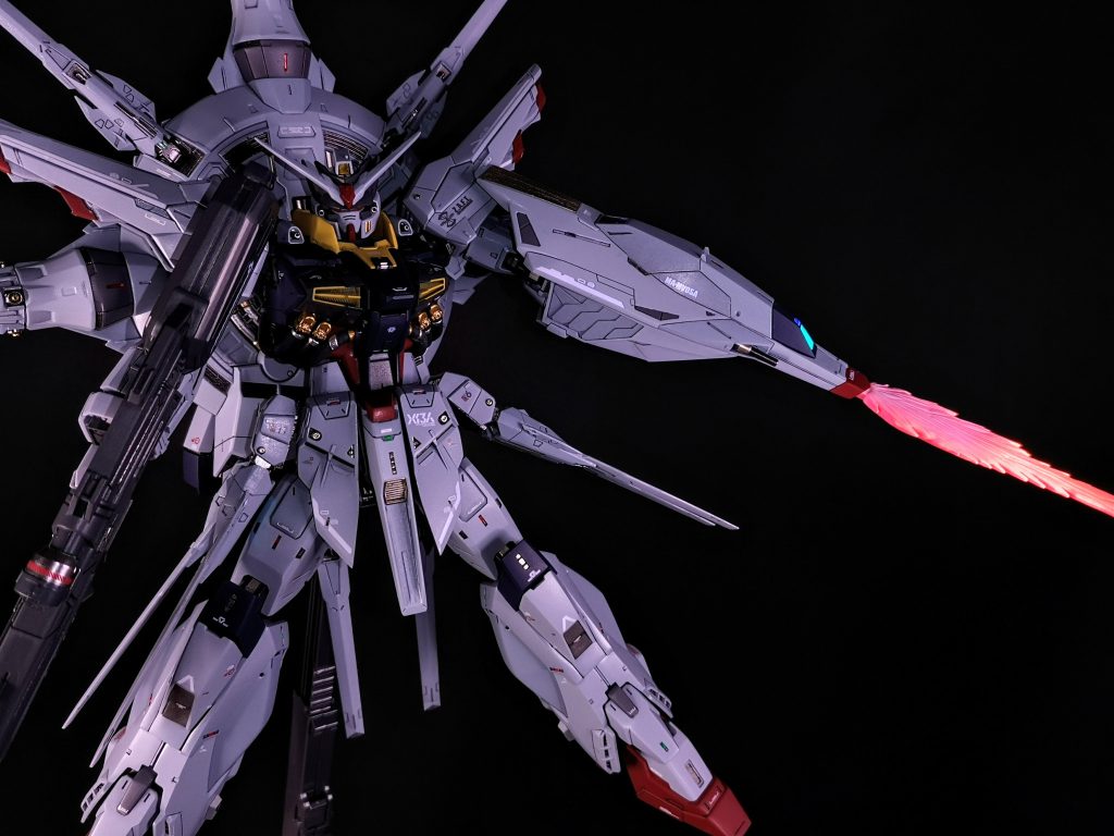 足首から下と、胸部・脚部フレームは面で固着していたので分解は諦めました。これがマスキング地獄に拍車をかけますが、そんな箇所に限って後から塗り直すハメになるっていう(^q^)