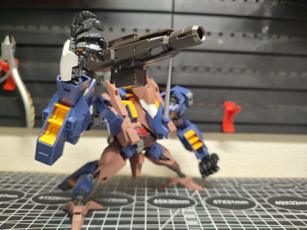 武装は大型ビーム砲と拳で🤔笑