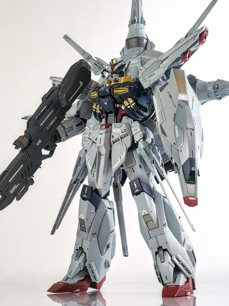 塗装レシピです。外装のグレー部分はクレオスc307とc308、一部にc331ダークシーグレーを使用しました。どれも軍用機専用色だけあって相性も最高でした✨メタルビルド版を意識して、肩部中央のパネルやふくらはぎの上部にアイスシルバーを使用しましたが、主張が強すぎたのでc308を薄く吹いて馴染ませました。角度によっては質感の差を見せてくれたりくれなかったりします。