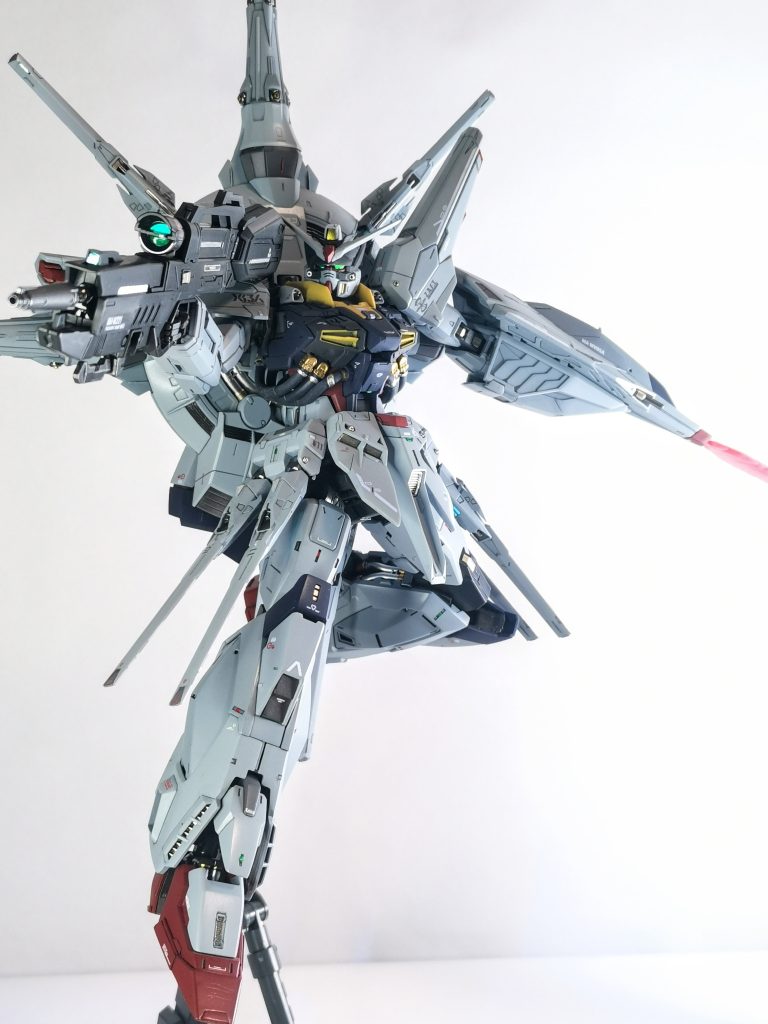 お正月休み中の投稿を目指していましたが、つや消しの際のマステで塗膜ごと剥がしてしまい、補修に時間が掛かってしまいました。急ぐとだいたいロクな事にならないですね・・。次作はようやくキュベレイ!散々温めてきたアイデアをやっと作業に移すことができそうです。ここまでご覧いただき、本当にありがとうございました。