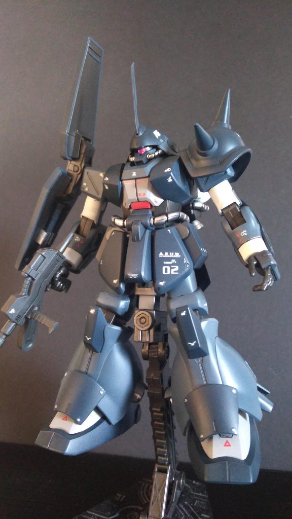 ディープオーシャンブルーとそれに少しグランプリホワイトを足した2色でツートーンカラーとして差し色にグレーとホワイトを使用しています。配色はゼクアインを参考にしました。