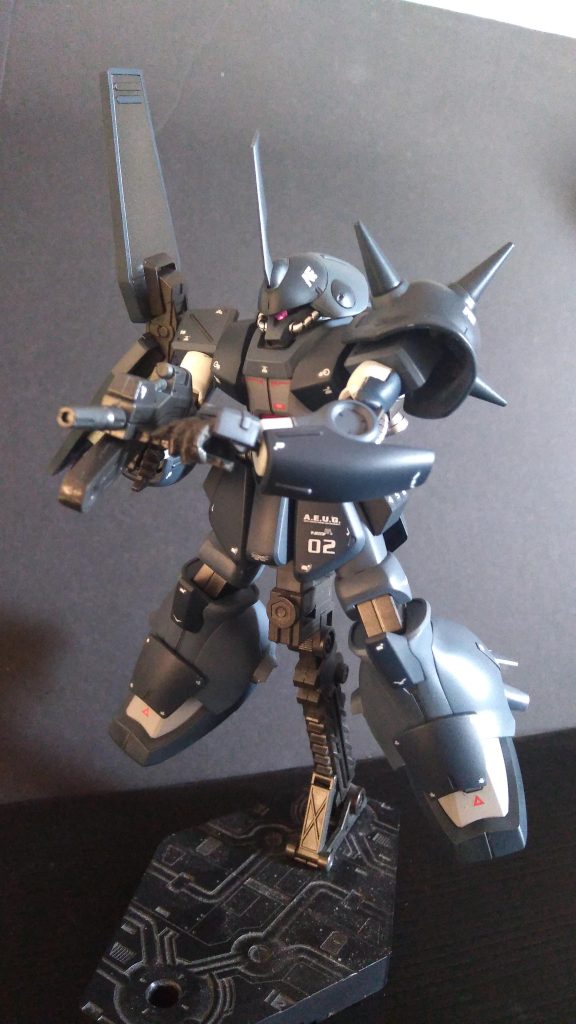 恒例のパッケージイラスト風アクションポーズです。初期キットですがプロポーションの出来が良く、傑作キットだと思います。最後まで御覧頂きありがとうございました。