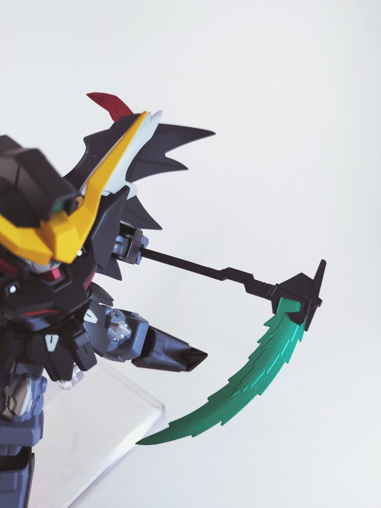 ビームサイズSD特有の組み換え用の3mm軸をカット柄の部分がランナーみたいに円柱状になっていたので削り込み