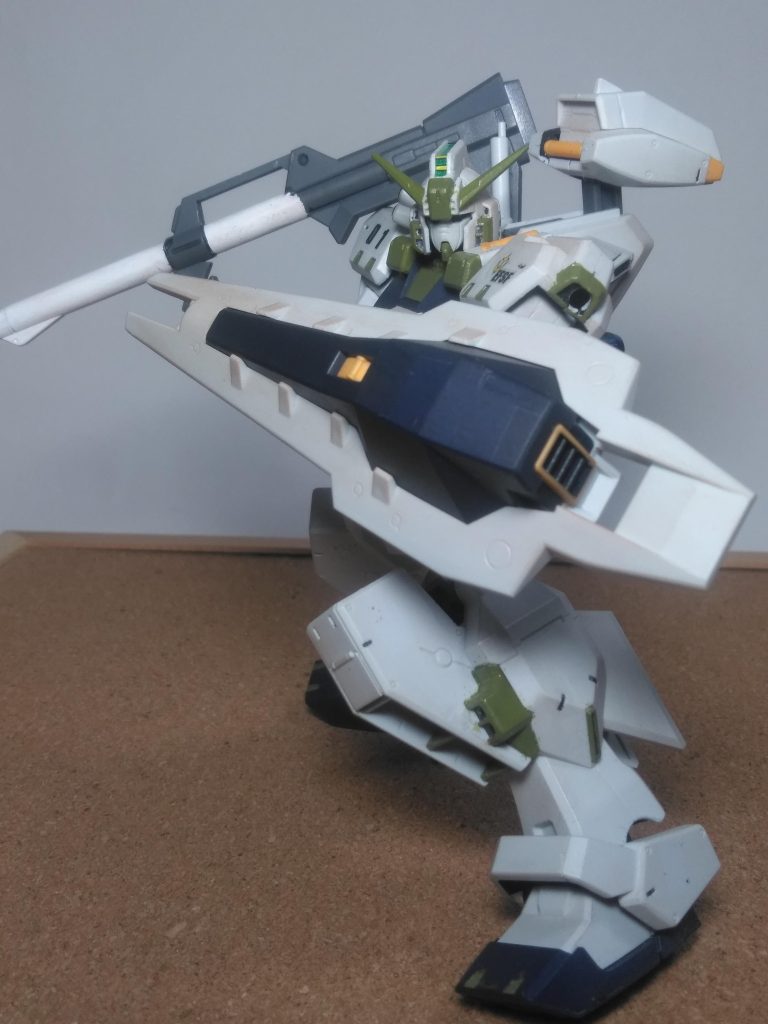 『ヘイズル シリーズ』の特徴でアル『シールド・ブースター』😚発表当時は「シールドにブースターが付いてる???」と、❓❓❓🤔な「UP主」でしたが、見馴れてクルとナカナカに面白い設定だな✨😁✨と、思える様に成りました 😆 🤔💭・・・ぁっ!『ギャプラン』が元ネタかぁ?👏😳イマサラキヅク💦