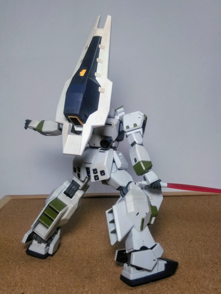 さぁ!ワンパターンの『ビーム サーベル抜刀』をイッテみましょうっ 😆👍ミキレテタ⤵️見飽きたでしょうから、バックショットでイキます 😋『シールド・ブースター』は此処に設置と成ります 😁🎵🎵 まぁ、ブースターだから、当然ですよね 😌