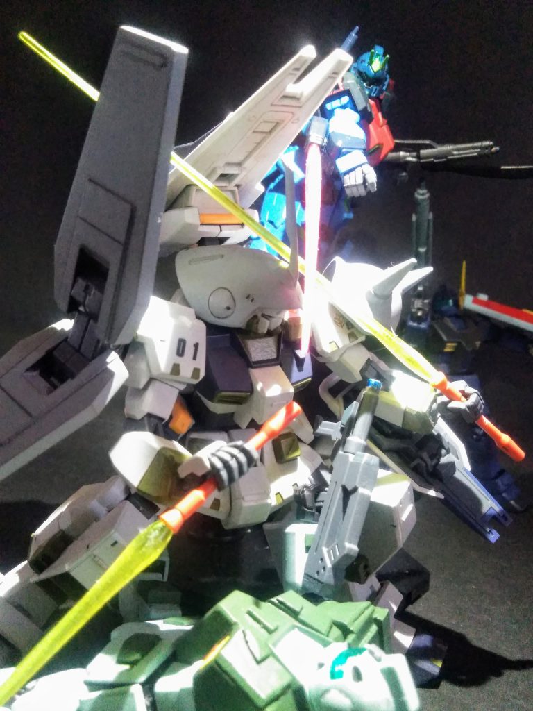 コンナ感じでダラッと実行です 😁🎵🎶さて『ジム祭りの最中?』に登場したこのキット 😚🎵ダトオモウ?この子から『ジム クゥエル』やその他のバリエーション機が誕生したのは言うまでもありませんネっ!! 😆👍✨そして、この子は可動域は・・・流石❗なのだけど、色々クッ付くので制限が ⤵️デザインは・・・ヨシ❗❗⤴️⤴️ (UP主基準)組み立て易さは・・・問題無し❗❗❗ブンドドすれば緩く成るのはイツも通り⤵️⤵️⤵️ 拡張性は・・・メッチャある❗❗❗❗プレバン商品を観れば一目瞭然⤴️⤴️⤴️⤴️ こんな雰囲気のキットです 😆💕💕此はアクマで「UP主」の感想ですから 😚゚+.゚(´▽`人)゚+.゚カンジカタハ,ヒトソレゾレ! 今回は『ガンダム Mk-Ⅱ』登場まで後少しの『 ティターンズ側』 😆🙌🙌またもやダラダラと実行致しましたが、生温く見守って頂ければ幸いです 🤗因みにこのショットの『ジム クゥエル』は『アルカード "元"大尉』の為に『カンユ 大尉』がドコカから引っ張って来た様です 😏ナゾダナ? ┐(-。-;)┌ ヤレヤレ💨 o(`^´*) コノサキドウナルコトヤラ💦