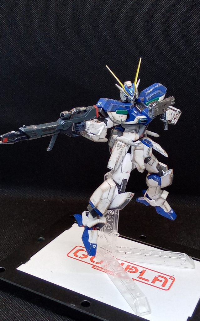 少しだけパテでいじっています