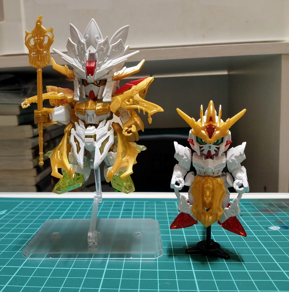 無塗装だとこんな感じ(顔だけシール貼ってます)このシリーズは模様も凝ってるのが多いので塗る時が大変(塗りの練習になります...塗りっていうか装飾？笑