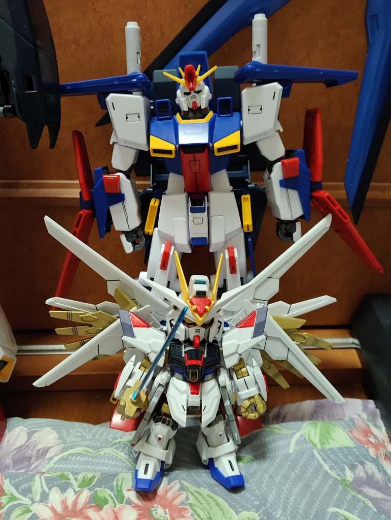 MGのZZガンダムとDSのマイティストライクフリーダム