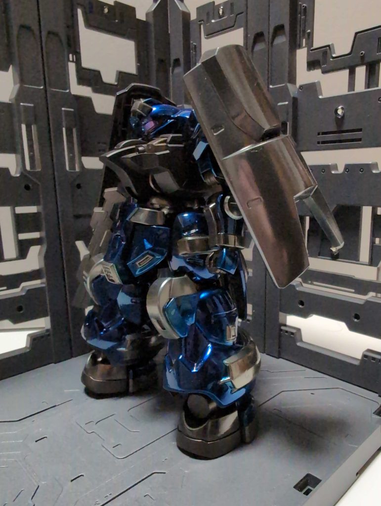 型のバインダーは通常のディランザ・ソルにあった凹部分をパテで埋め立てていますよりビームを反射してくれそうな肩シールドに