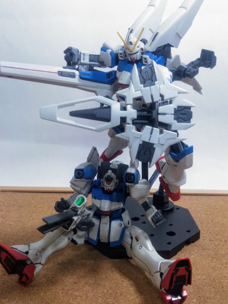 『ミノフスキーシールド装備』😳ナゾノブソウと装甲強化による防御力の向上が為されてイルそうな 🤩🎶🎶 機体名に「ガンダム」と記されておらず、フラッグシップ機体扱いとはなっていないが、本質的にはガンダムと言える様です 🤗👏👏👏