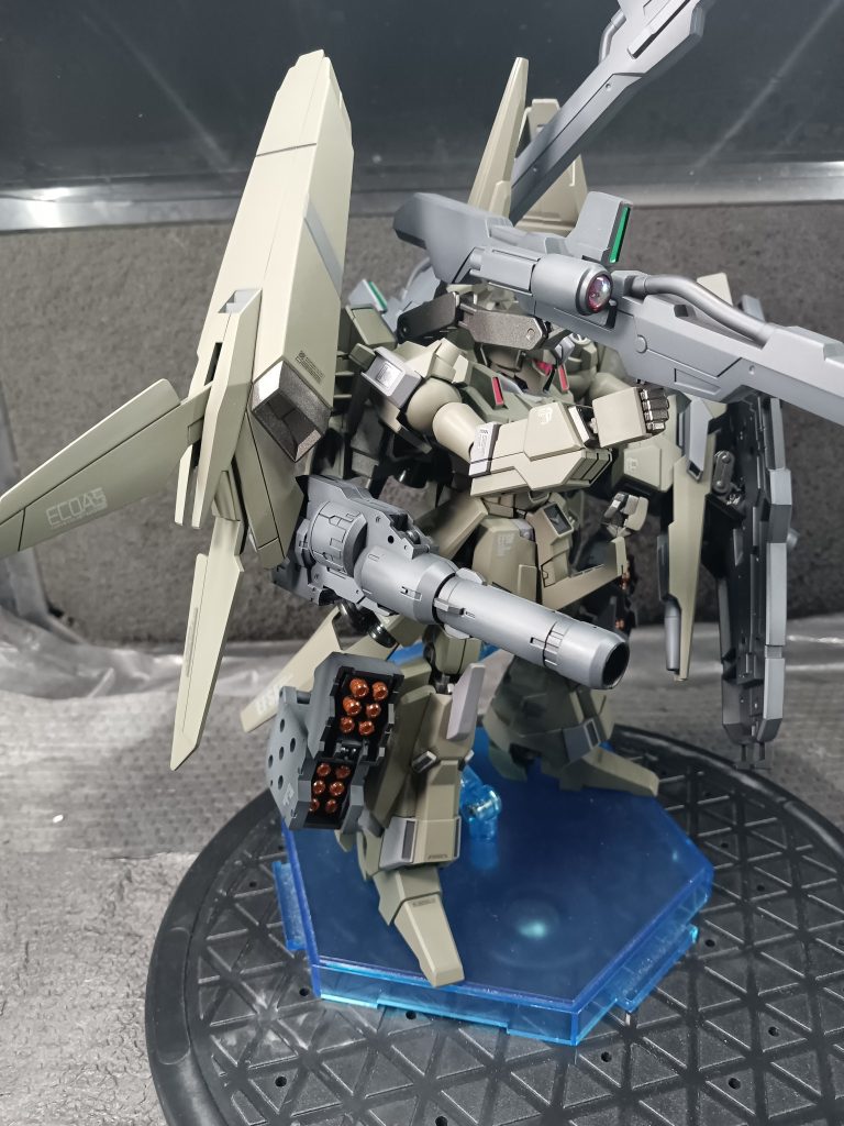 今回のお気に入り塗装してデカール貼っただけのミサイルランチャー！ん～～バンダイの造形技術恐るべし