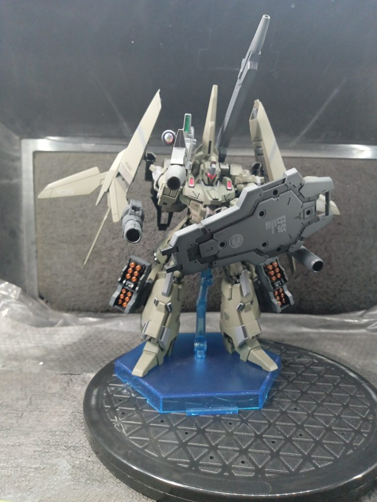 シールド展開からの引き撃ちでウザい事間違いなし🙄wbに変形も可能ですが壊れそうでなので辞めましたw前にリゼルを作る機会を逃してしまい今回は最後まで作れて良かったです機体自体に手を加えていないので簡易制作でしたが　部品が多かったので時間がかかりました完成までお付き合い頂きましてありがとうございました！また次回作も見て頂けますと嬉しく思います！よろしくお願いいたします🙂‍↕️ありがとうございました！