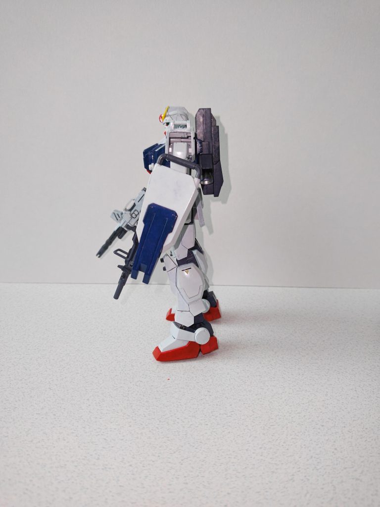 陸戦型ガンダム筆塗り–3枚目/制作者：匿名