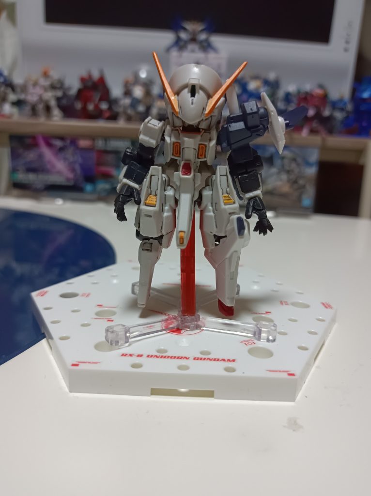 ゼウスシルエット装備方法まず肩パーツと足パーツを差し替えます(右が差し替え後です。両側同じように差し替えします)