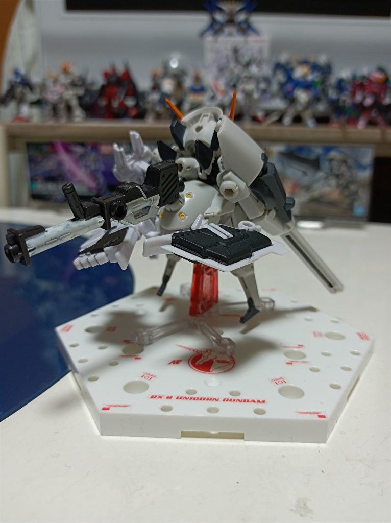 後ろ。リヤスカートにはνハイパーバズーカをマウント可能。