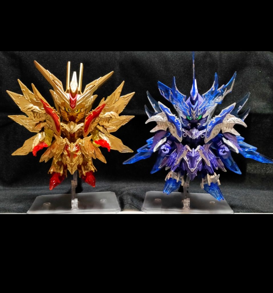 2体並べたらこんな感じ。金赤と銀青の色の組み合わせが豪華✨