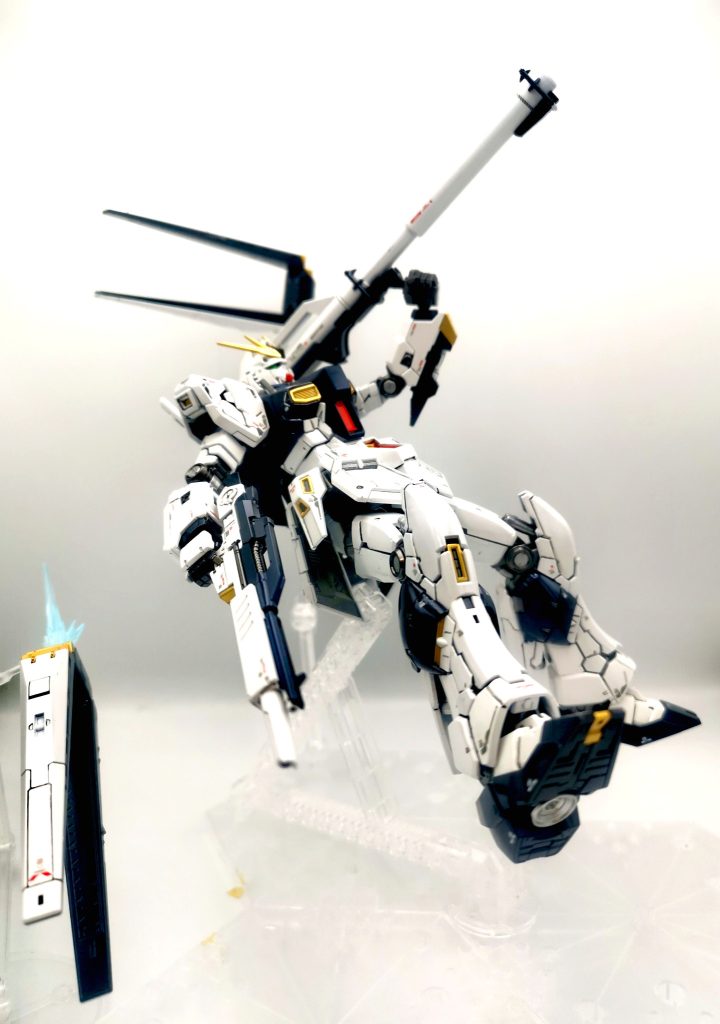 バズーカは収縮機構がありますが、塗装が剥げないか不安でした。案の定剥げました。