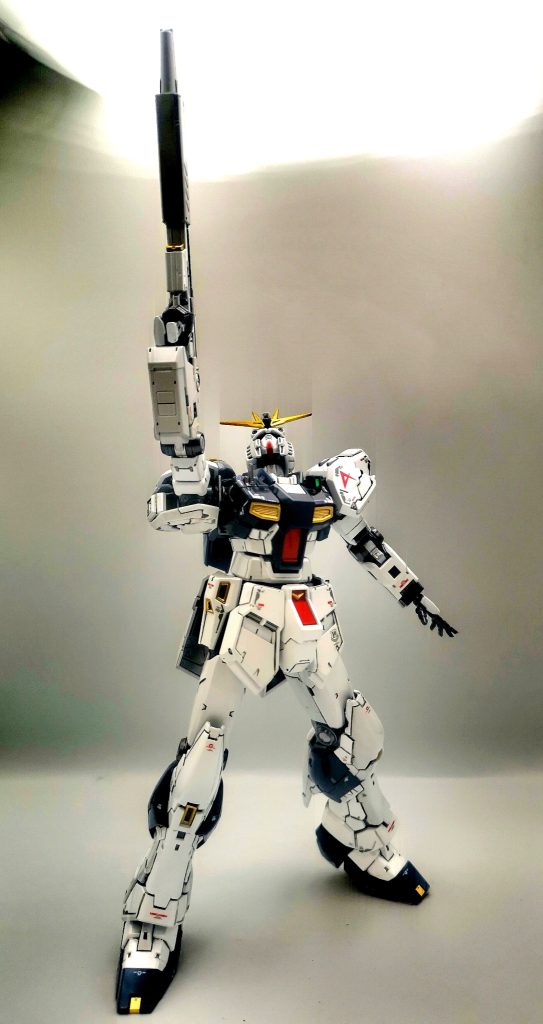 最後まで観て頂きありがとうございます。2025年最初の作品として縁起を担ぐ意味でνガンダムを選びましたが、ファンネルスタンドを考えてなかったが為、四苦八苦の末に投稿となりました。本年もよろしくお願いします。