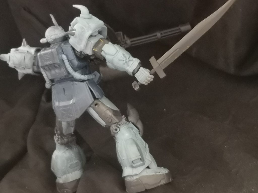 背面です。バックパックも劇中を参考に作成しました。