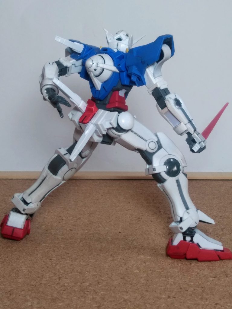 そして！特筆すべきは『トランザム』の演出❗❗Σ(Дﾟ;/)/ ﾅｯ!ﾅﾆｨｰｰ!!遂にガンダム作品も『ド〇ゴンボ〇ル化かッ❗❗🐉⚾』と、ビックリしながらもWAKU WAKU したモノでした((ﾉ∀｀)･ﾟ･｡ ｱﾋｬﾋｬﾋｬﾋｬ はい！ビーム サーベル抜刀をシトキましょうね 😚💓『GN ビーム サーベル』がお腰で 🧐『GN ビーム ダガー』が肩だったかな 🤔❓