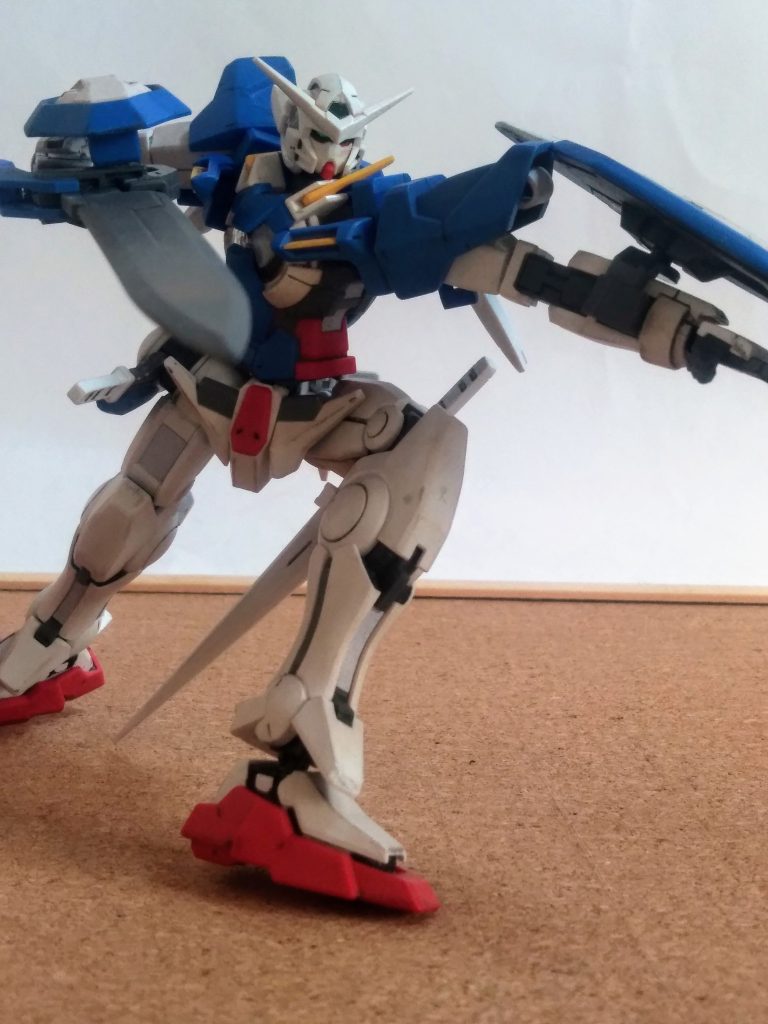 初見時は『コンナのは俺のガンダムじゃぁナイっ❗❗』と、成ったモノです 😡💢まぁ、新しいガンダムが始まると(ライダーや戦隊もだけど)何時も言ってる台詞ですけどネ 😅 メインウェポンの『GN ソード』😍💕この仰々しさが堪らない❗🤤💦🌊🏄🏄‍♀️🌊🌊