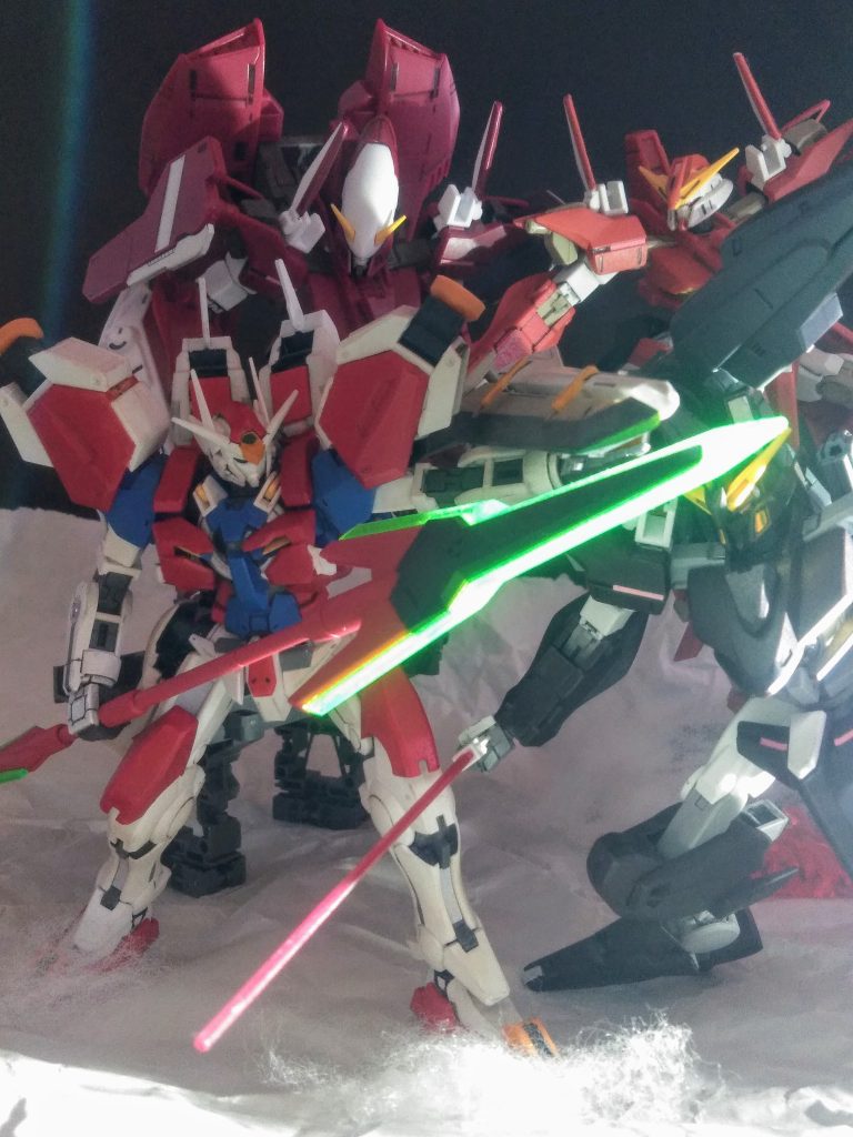 コンナ感じで実行です (￣ヘ￣メ)｢UP主｣が愛してヤマナい作品達をコラボ出来て気分アゲアゲ ＼(◎o◎)／…ﾌﾙｲﾅコンナ事が可能なガンプラはヤッパリ偉大だと考えます ｍ(｡≧Д≦｡)ｍ