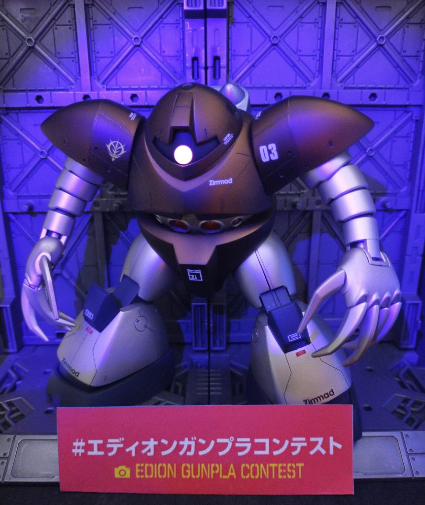 ここでもブラックライトを当ててます。楽しいのでついつい光らせたくなりますね。