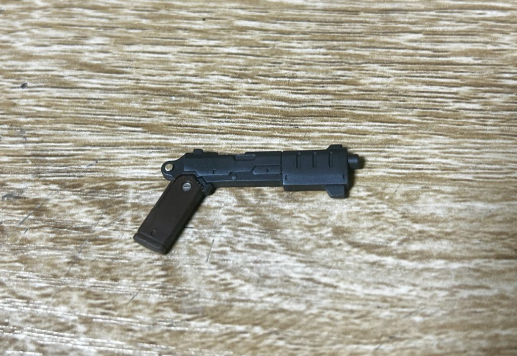 ハンドガンはリトルアーモリーのガンブルーメタリックにマボガニーの持ち手で拳銃っぽさを出してみました。