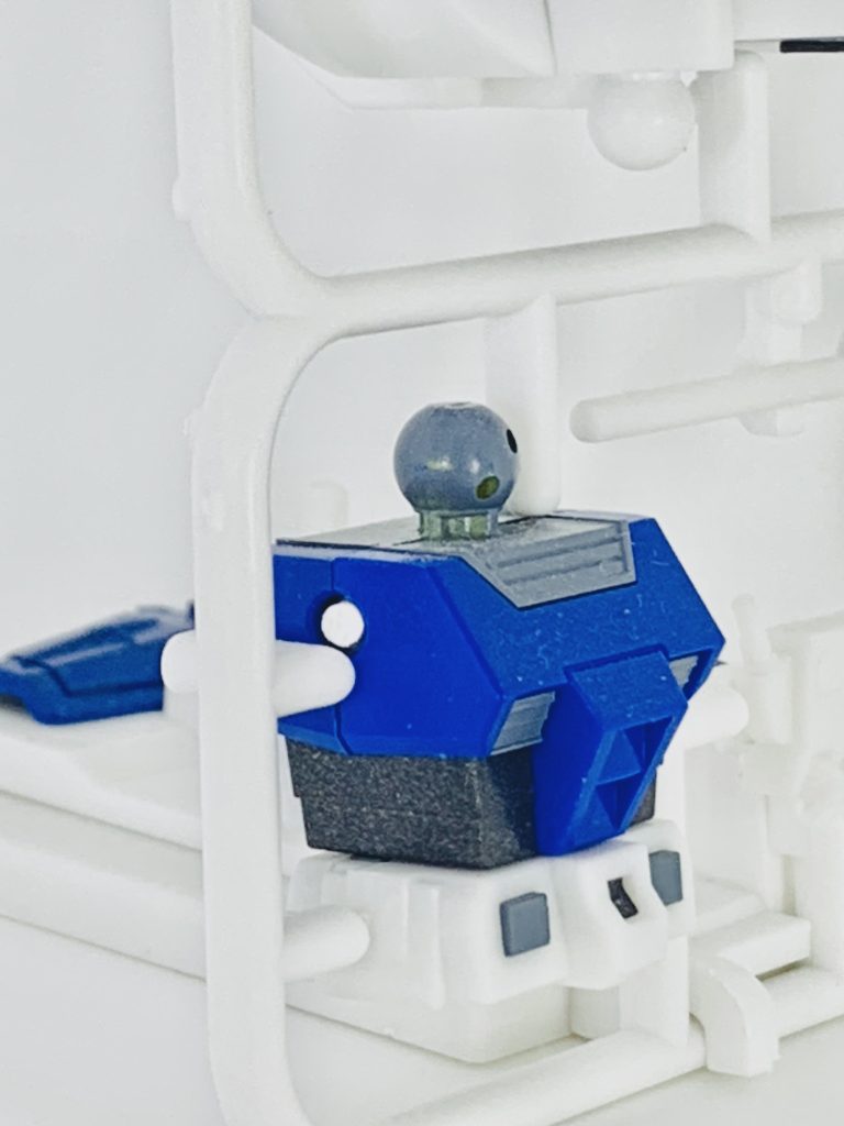 塗装終わって人型にし､ランナーVerにしようと思ったら腕の軸が折れました｡