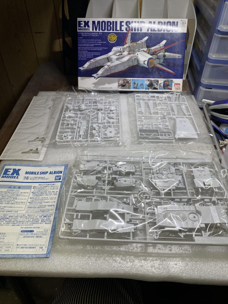 キットは真っ白！塗り分け必須