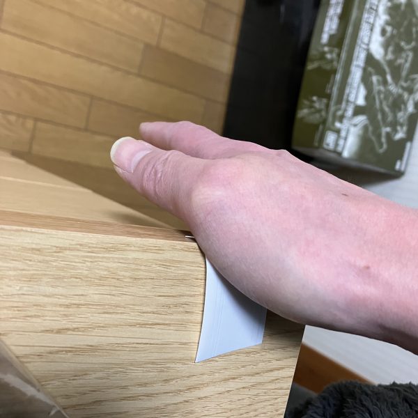 テーブルの肩 笑