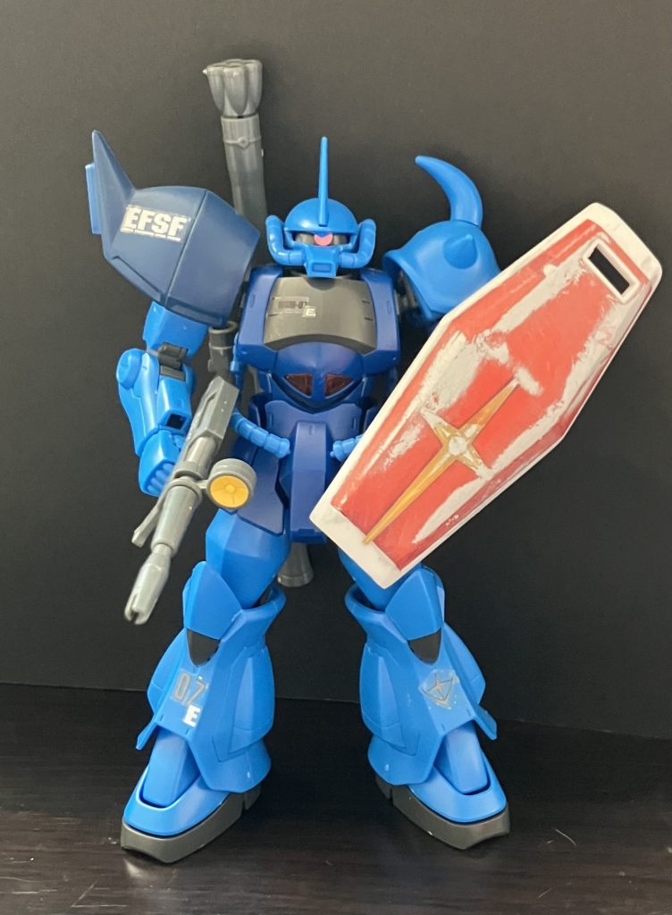 MS-07EのEは連邦(EFSF)のEです。AEに吸収されたジオン系の企業が一年戦争で使わなかったパーツを使って作った。