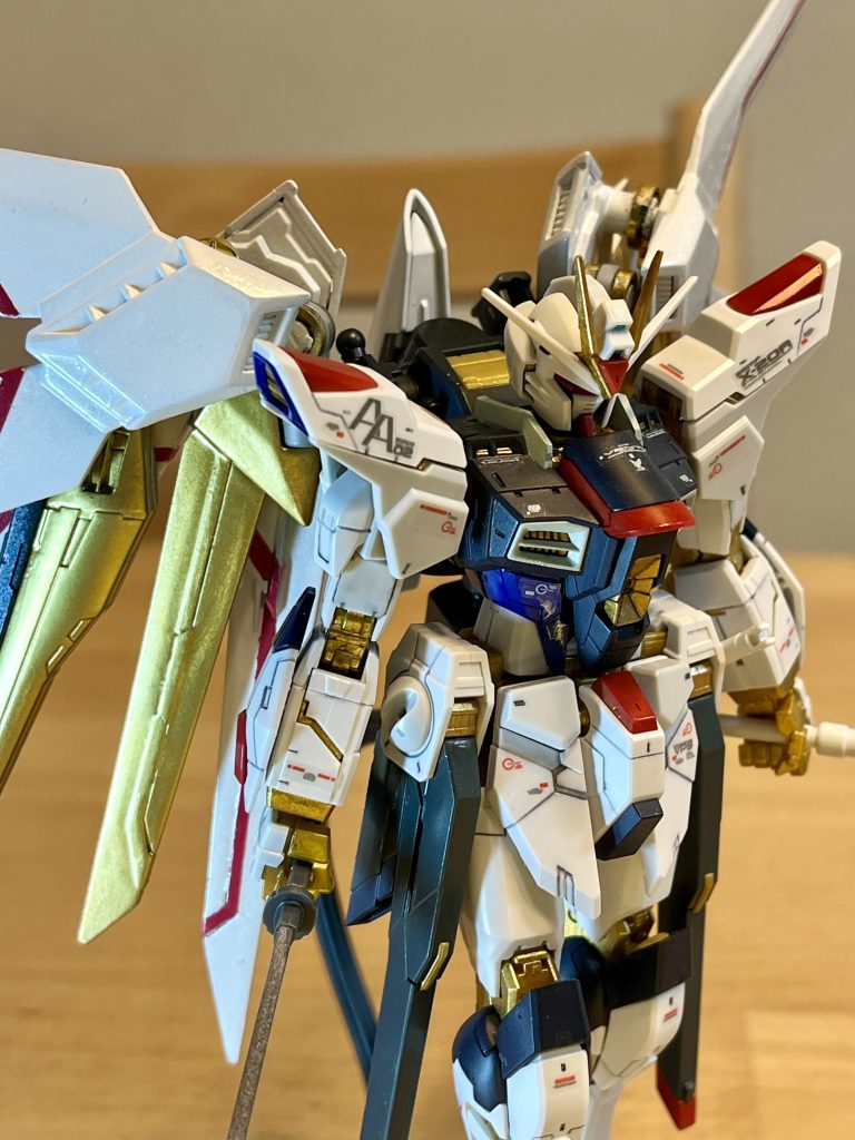 リアウィング、プラウドディフェンダーにデカールを貼る前