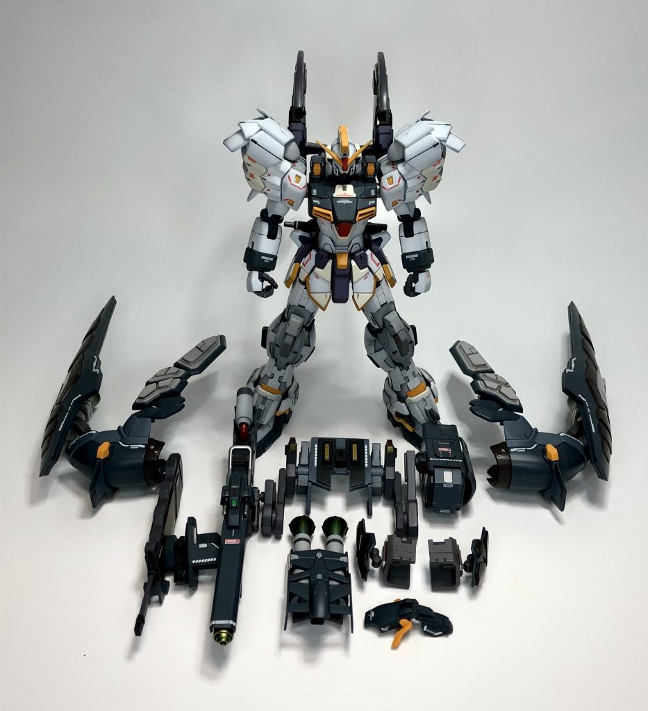 全武装。実は、バックパックのバーニアは大型化し、更に、アーマディロ前面の前垂れは、可動軸を盛り込み自在に動きます。やりたい事を全てやったので非常に満足しています。