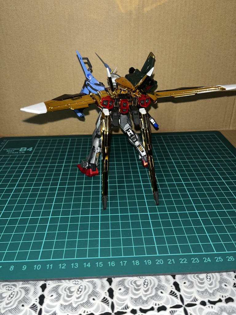 ストライクガンダム大鷲装備–4枚目/制作者：アッキー