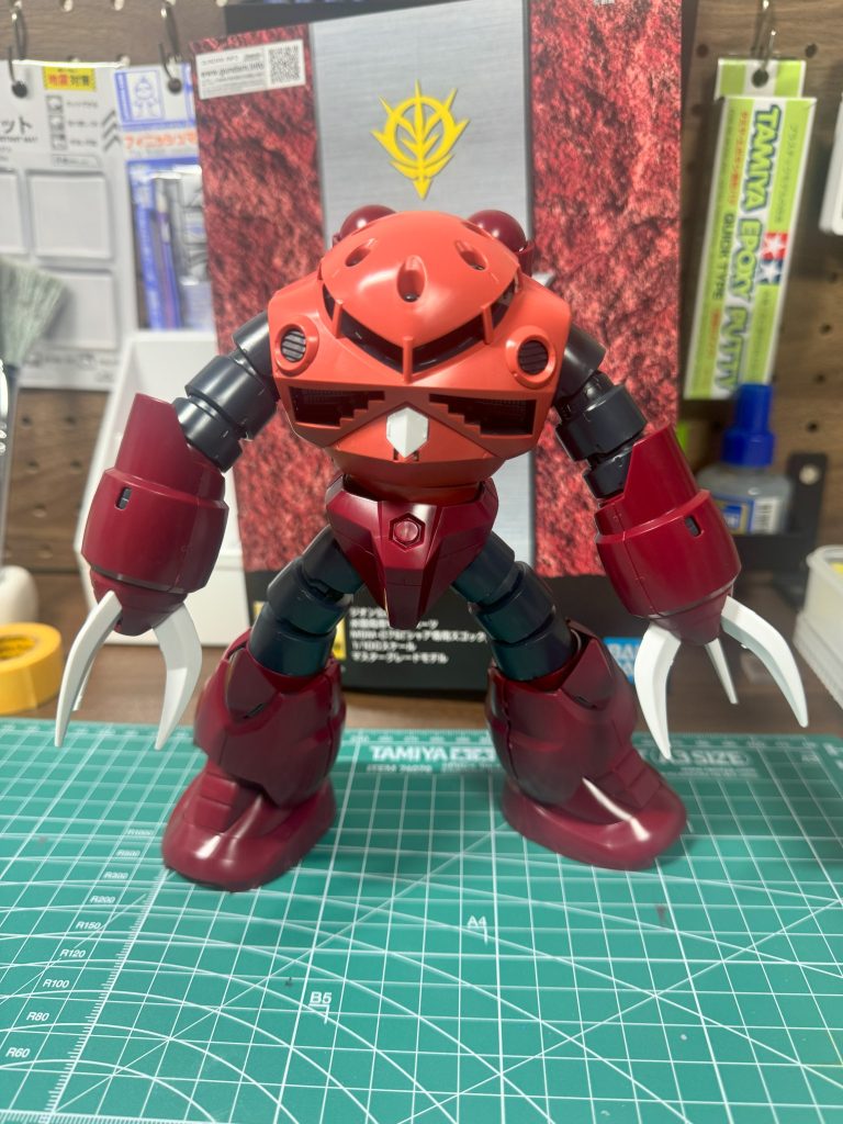 素組みやっぱりジオン系のMSはいいですね！モノアイが堪りません。最後までご覧頂きありがとうございます。次回作も製作中なので、また投稿した際には宜しくお願いします。