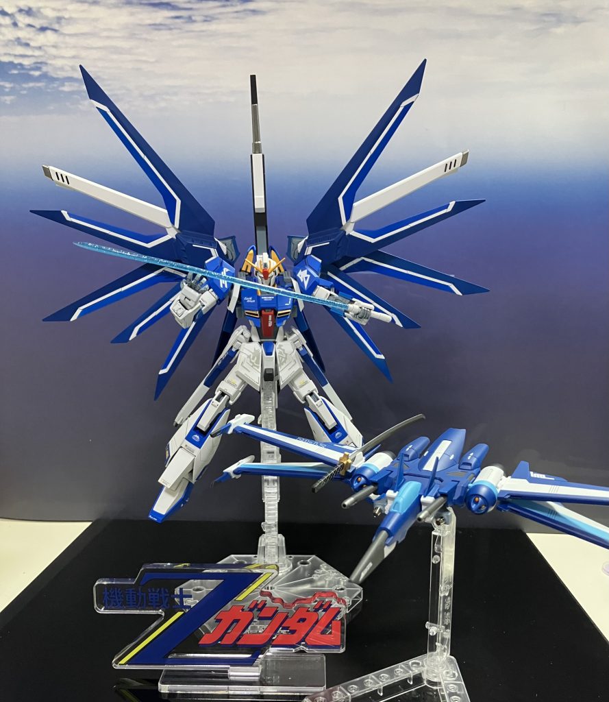 シールドとビームライフル以外の作成物。ロゴのアクリルプレートはメルカリで買った