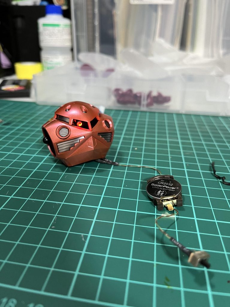 LEDはボディー内部に電池類を全て収納してます。