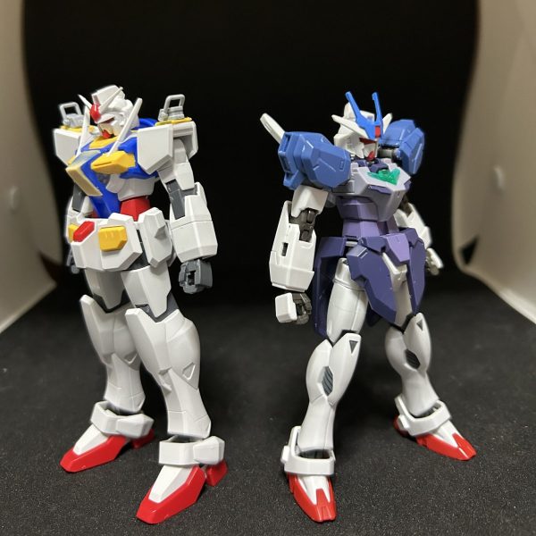 今月なんかの忙しさで完成させれなかった2体。左のOガンダムは12月再販で買えた喜びから触ってるのですが何したらいいんだろうで延々と悩んでます。そんなOガンダムで悩んでる時にエアリアル改修の肩を鉄血に使えるよう加工してOガンダムに…とか考えていたんですが腕がなんか気になってボツにしたあと、パーツ売りでたまたま買ったF91の脚が合うミキシングをしつつ加工した腕をそのままつけて作ったのが右の作品。ちょっと気に入ってしまいどうもう少し触るか悩んでる状態です。一応Oガンダムはガンダムジオリジンなどのガンダムを参考に加工できたらいいなという気持ちです。コアガンダムモドキは頭をも少し弄るか腰を弄るか悩ましいところです。（1枚目）