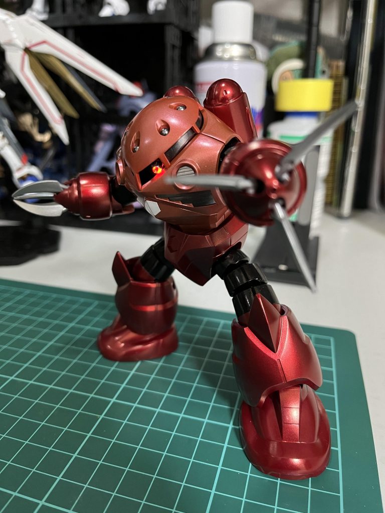 カラー部分はシルバー、腕部脚部はブラックを使用してます。