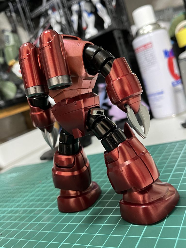 メタリックセットに入っているメタリックレッドとロイヤルメタレッドを使い分けています。