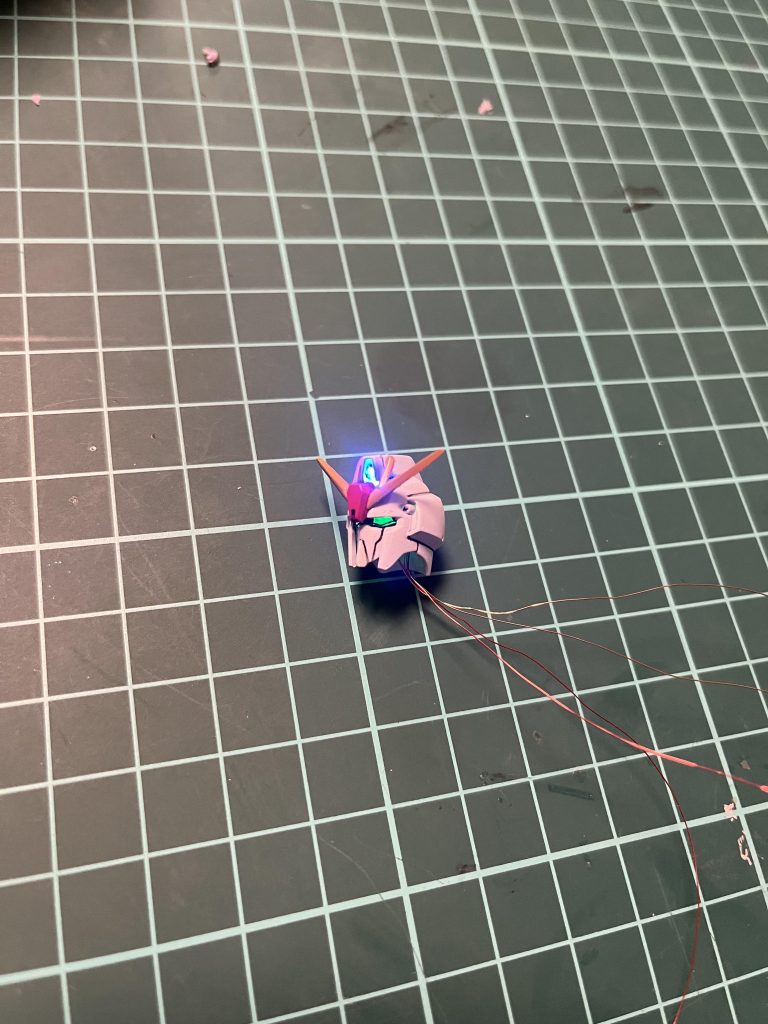 カメラアイの発光、もうちょっと明るくすれば良かったかなー