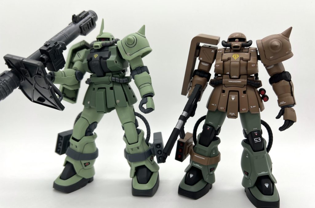 ガンプラ復帰当時に組んだ物とツーショット。少しは上手く作れるようになった気がします。