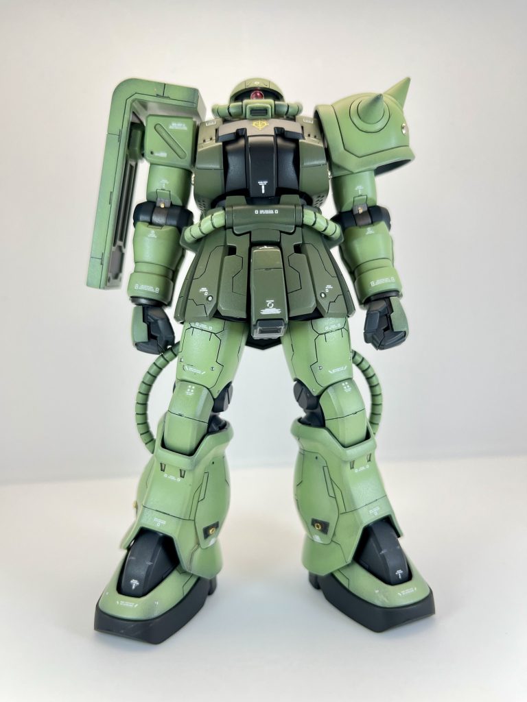 正面から本作は昨年の5月頃に作成をスタートしたのですが、仕事が多忙だったため、なかなか完成に至らず、放置しておりました。年末に出張予定があったのですが、急遽キャンセルとなり、今やらなければいつまでも完成しないと思い作成を再開し、あと塗装だけと言うところでインフルエンザにかかり、年越しすることになりました。