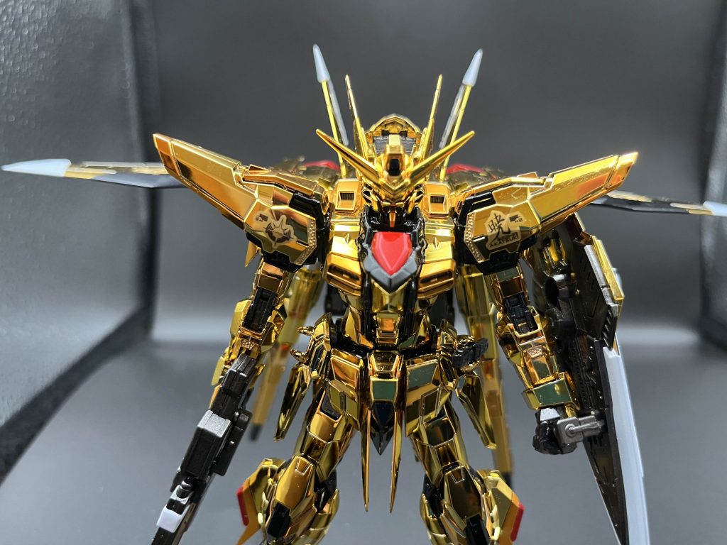 今回ゴールドパーツと関節パーツ以外はひっさしぶりのキャンディ塗装しました関節パーツはいつものスターブライトアイアンメッキパーツはゴールドミラーフィニッシュを使いました